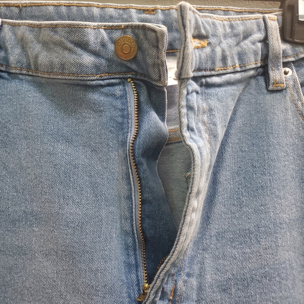 H&M Plus Size Mom Jeans High Waisted Light Blue Wash Size 18 - Picture 9 of 13